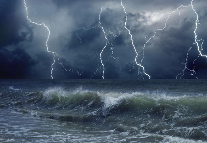 На Азовском побережье Кубани объявлено штормовое предупреждение