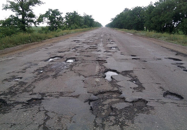 На Кубани главу  поселения наказали за  долгое строительство дорог