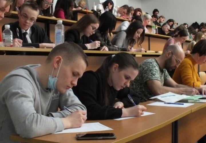 Стипендии российских студентов предлагают увеличить до уровня МРОТ