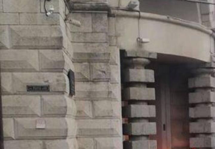 Поджигателя крыльца ФСБ в Краснодаре обвинили в вандализме