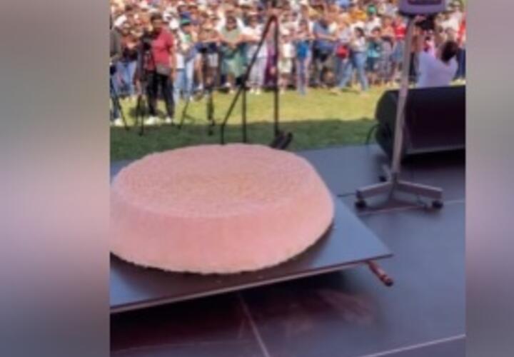 В Адыгее изготовили самый большой в мире сыр ВИДЕО