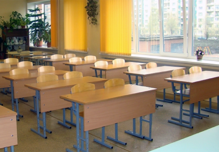 В Краснодаре для школ купили мебель на полмиллиона рублей и испортили ее