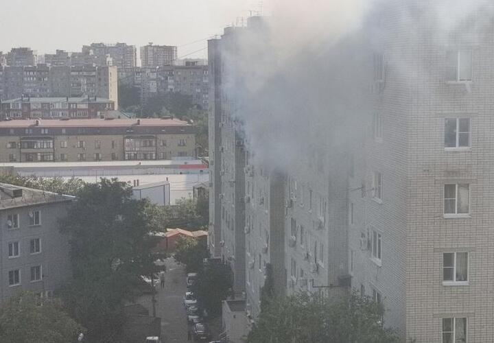 В Краснодаре из-за пожара в многоэтажке эвакуировали 34 человека ВИДЕО