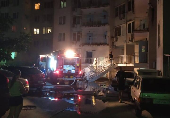 В Новороссийске загорелся 20-этажный дом ВИДЕО