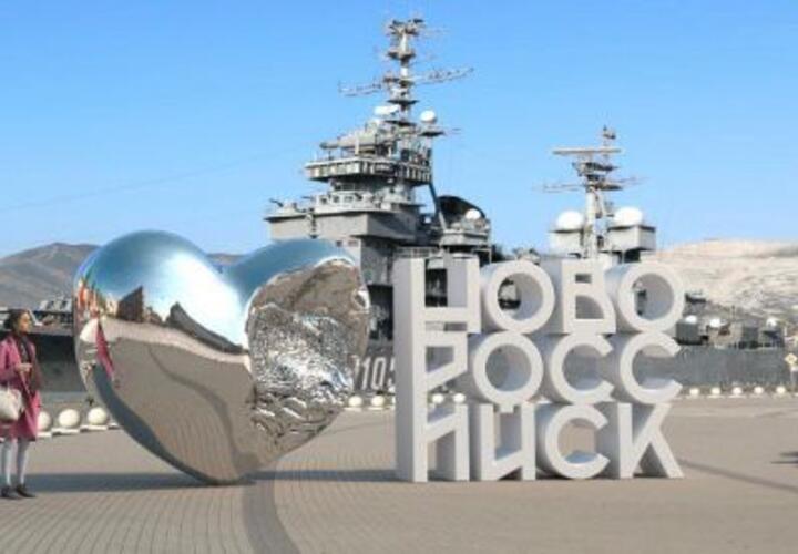 В Новороссийске знаменитый крейсер-музей власти закроют дешевой арт-блестяшкой?