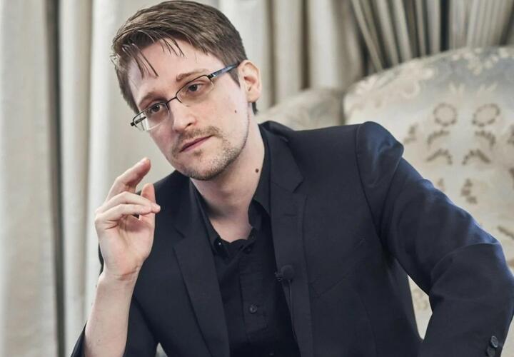 Американец Сноуден стал гражданином России