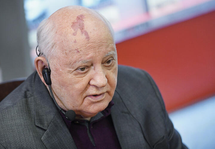 Человек с «пятном»: медиа представили мнения о Горбачеве