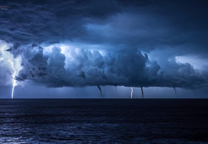 На черноморском побережье Кубани объявлено штормовое предупреждение из-за сильного ветра