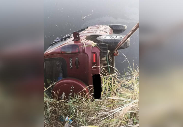 На Кубани водитель внедорожника опрокинулся в канал и утонул