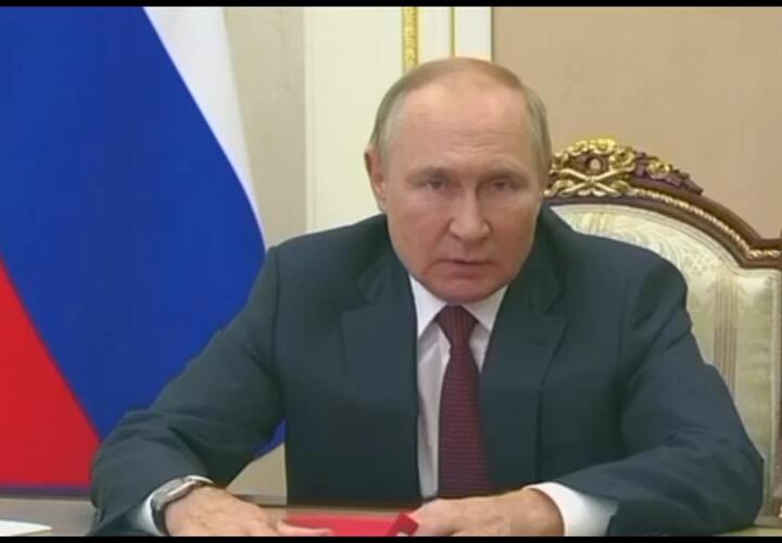 Президент России потребовал исправить ошибки в частичной мобилизации