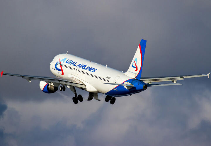 Самолет, летевший в Сочи, вернулся в Екатеринбург из-за неисправности шасси