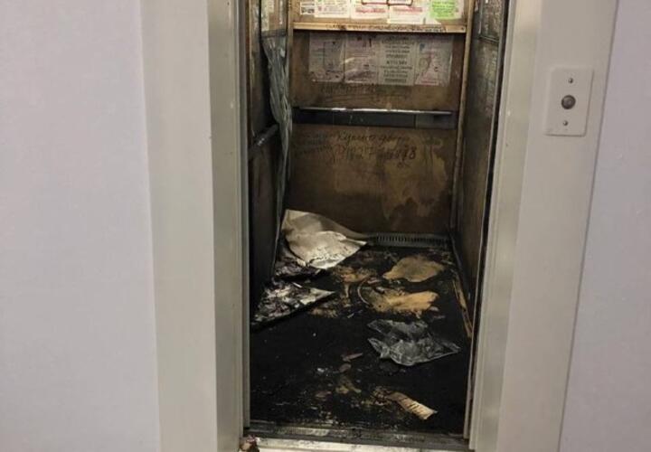 В Краснодаре мужчина едва остался жив во время пожара в лифте
