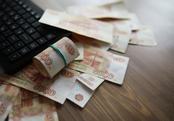 В Туапсе сотрудник украл почти 1 млн рублей у компании, в которой сам работал