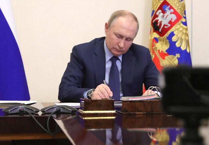 Владимир Путин подписал закон, который вносит изменения в УК для участников СВО