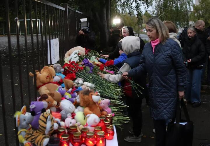 Жители Краснодара смогут возложить цветы в память жертвам ижевского стрелка