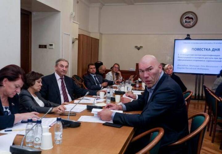 Депутат Валуев, обещавший пойти на фронт, замечен на встрече с министром спорта 