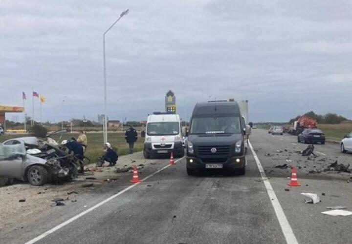 На Кубани пожилой водитель Nissan погиб в аварии с грузовиком