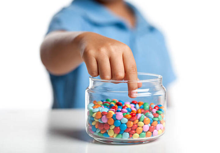 По Сочи распространяют фейк о раздаче детям конфет с наркотиками