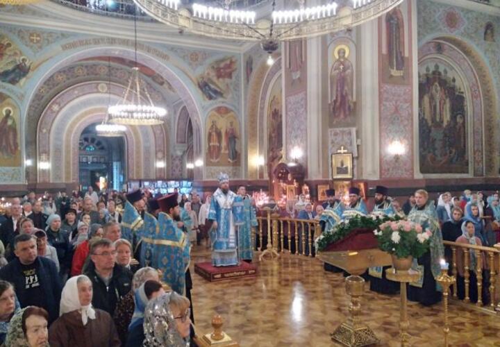 Сегодня один из главных православных праздников - Покров Пресвятой Богородицы