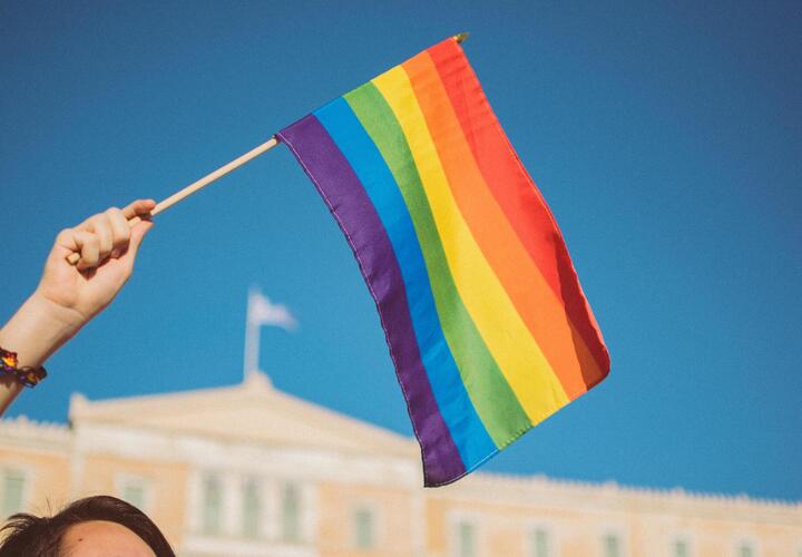 Штрафы за ЛГБТ-пропаганду вырастут до 4 миллионов, а иностранцам вовсе грозит выдворение 