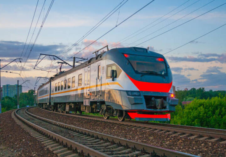 В Краснодаре пассажирский поезд насмерть сбил человека