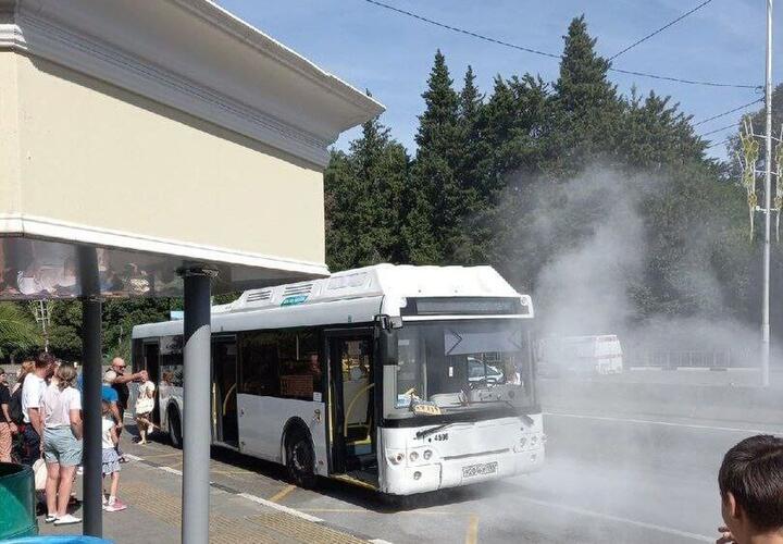 В Сочи на ходу загорелся пассажирский автобус