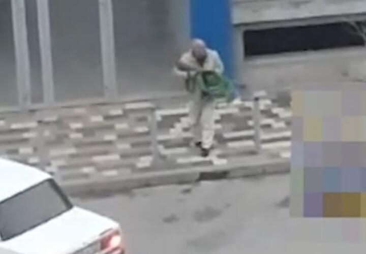 На Кубани мужчина  устроил стрельбу возле суда 