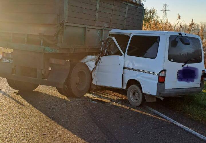 На Кубани погиб водитель иномарки, въехав в прицеп от «КамАЗа»