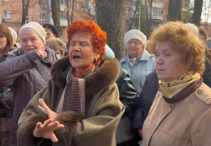 Не анекдот: бабульки с Кубани собрались в Москву защищать Путина