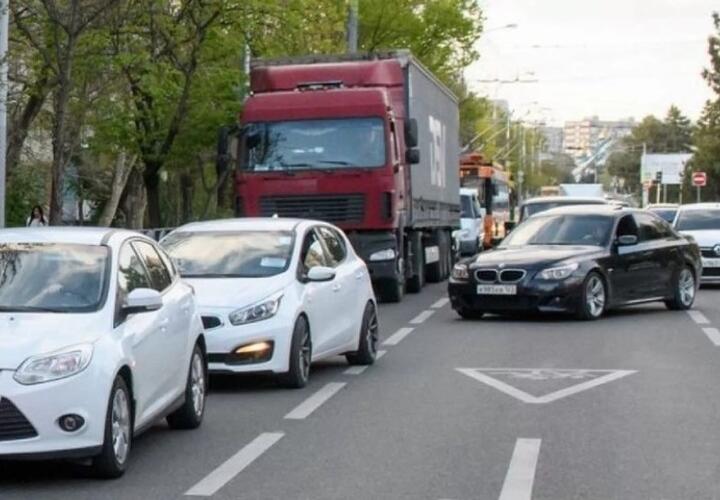 В центр Краснодара перестанут пускать грузовики