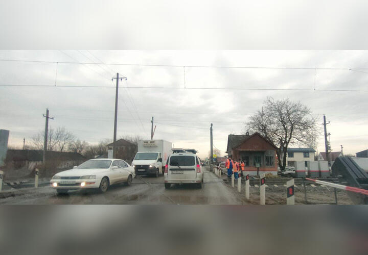 В Динском районе Кубани сегодня закроют ж/д-переезд