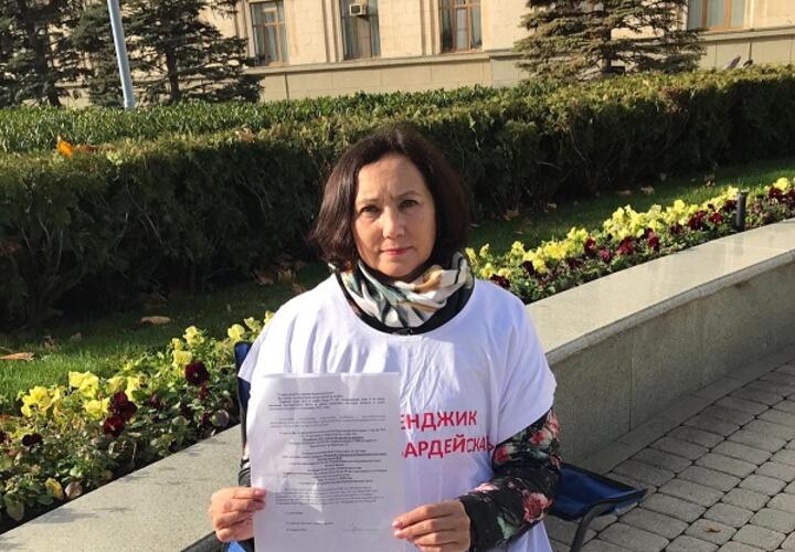 В Краснодаре под окнами краевой администрации пенсионерка из Геленджика объявила голодовку