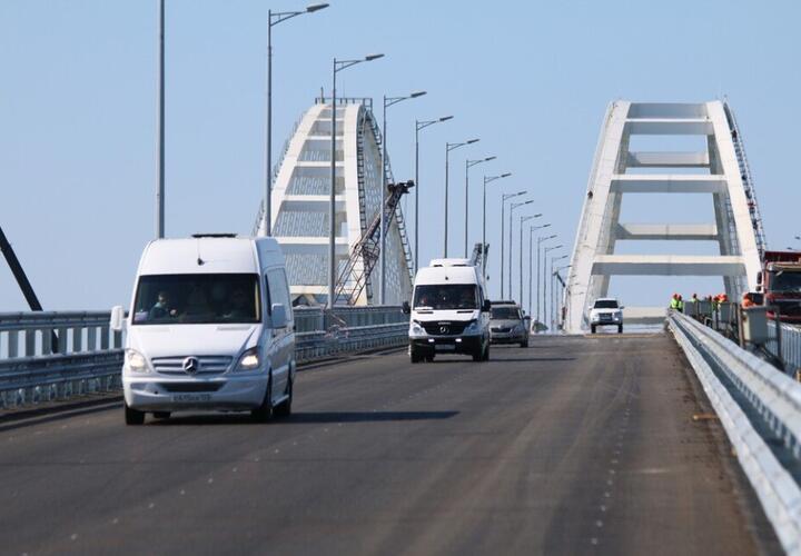 Крымский мост сегодня ночью закроют для машин грузоподъемностью более 1,5 тонн