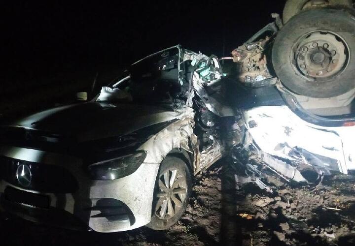 На Кубани в аварии с грузовиком погиб водитель легковушки