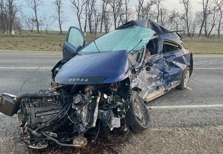 На Кубани в аварии с КамАЗом погибла водитель легковушки 