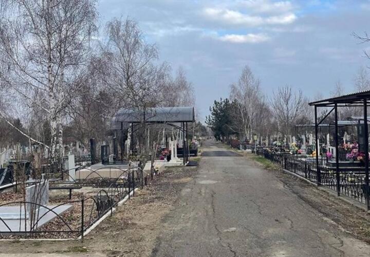 На молдаванском кладбище Крымска орудуют вандалы