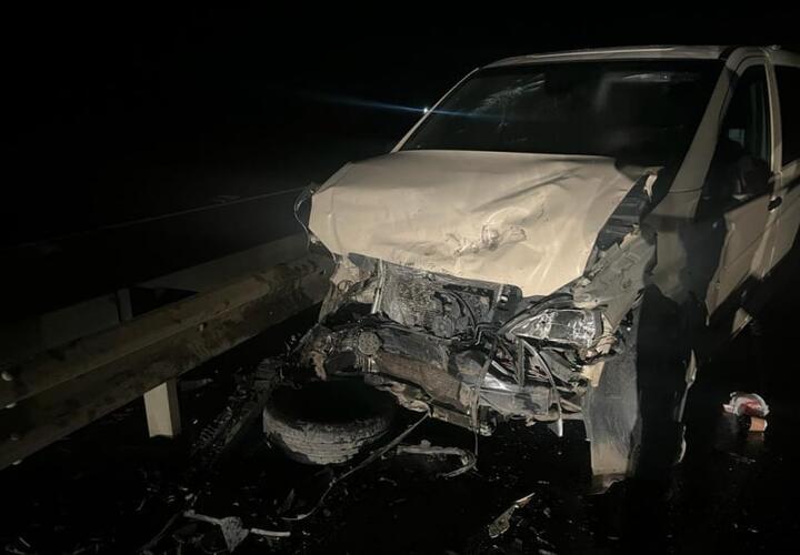 На трассе под Краснодаром в лобовом ДТП на встречке погиб водитель