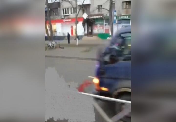 В Краснодаре грузовик сбил пенсионерку на пешеходном переходе
