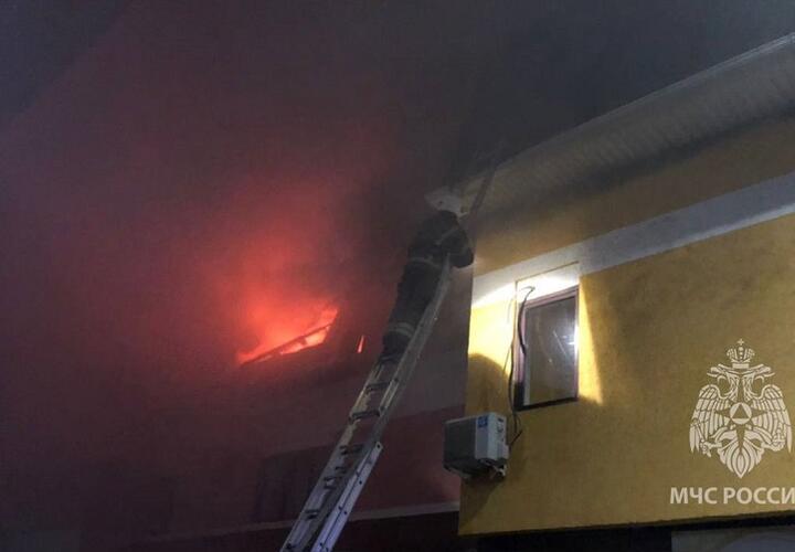 В Краснодаре из-за пожара в трехэтажном здании эвакуировали 30 человек