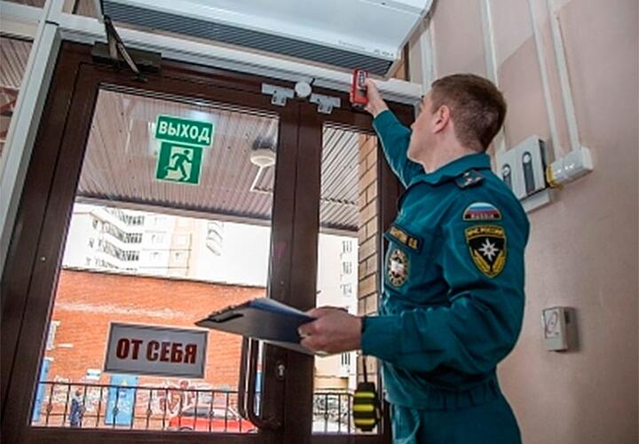 В МЧС России объявили о внеплановых проверках торговых центров
