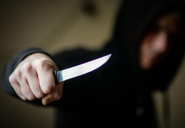 В Сочи парень из-за регулярных оскорблений накинулся на обидчика с ножом