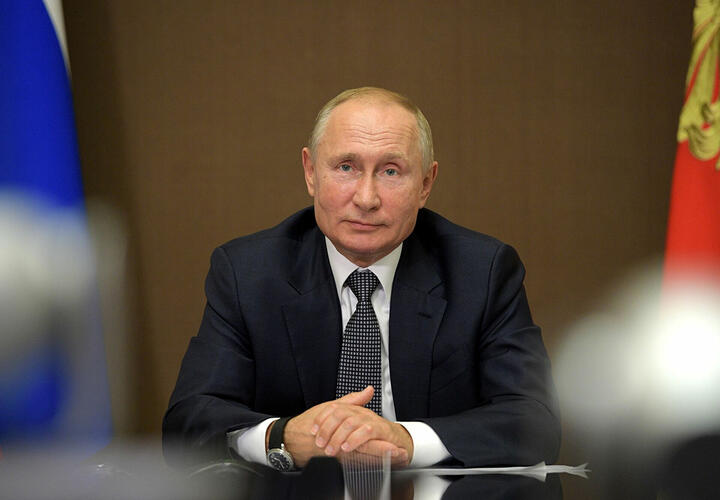 Владимир Путин анонсировал дополнительные выплаты медикам