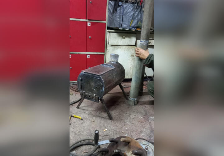 Житель Лабинского района Кубани делает для бойцов СВО печи из газовых баллонов 