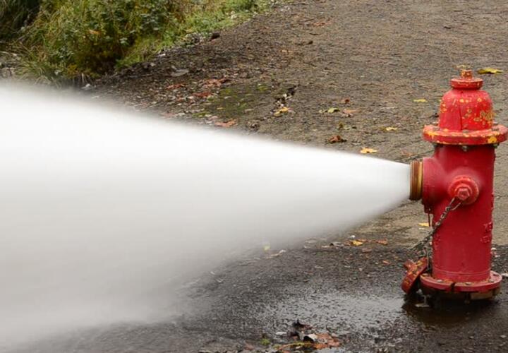 Гидрант виноват: в Геленджике остановлена подача воды