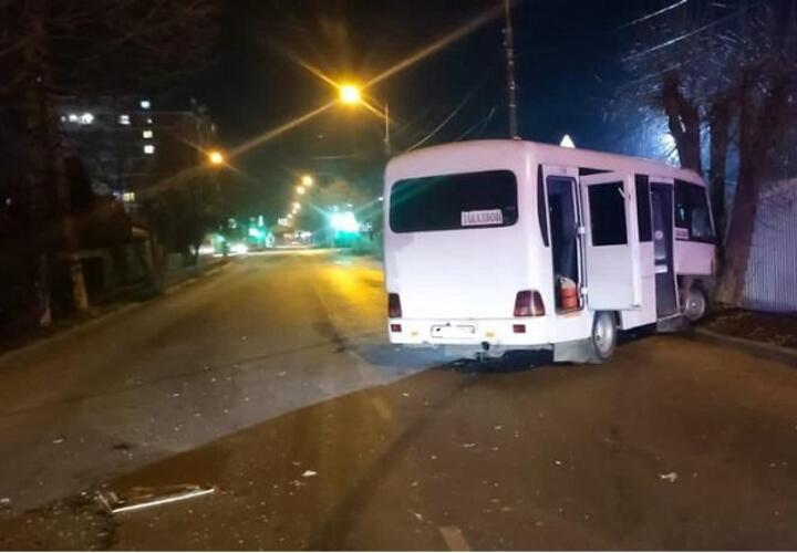 На Кубани в ДТП с автобусом пострадали 10 человек