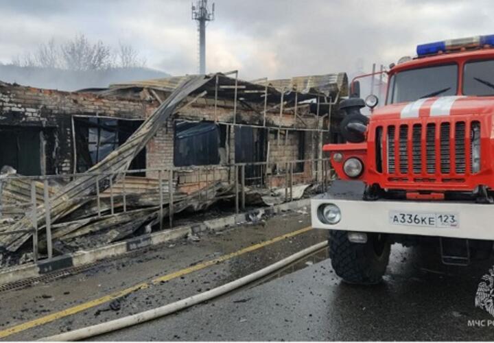 В Крымском районе Кубани сгорели торговые павильоны 