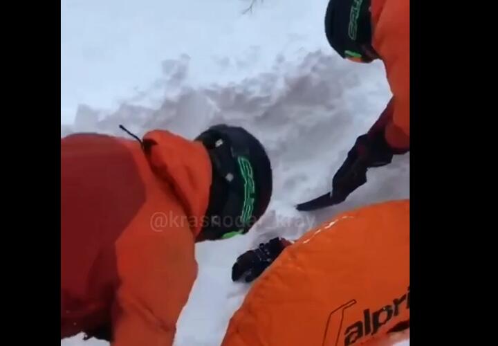 В Сочи инструктор попал под сошедшую снежную лавину