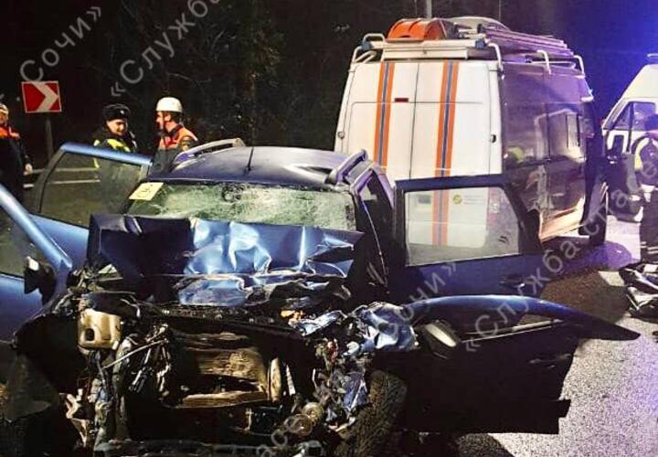 В Сочи водитель «Калины» погиб в аварии с фурой