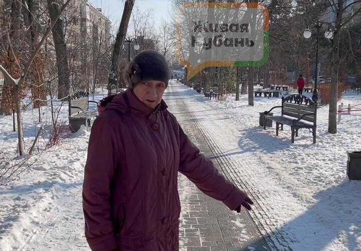 Красиво, но холодно: жители Краснодара рассказали, как относятся к снегу