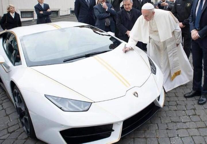 Машину папы римского разыгрывают в лотерее